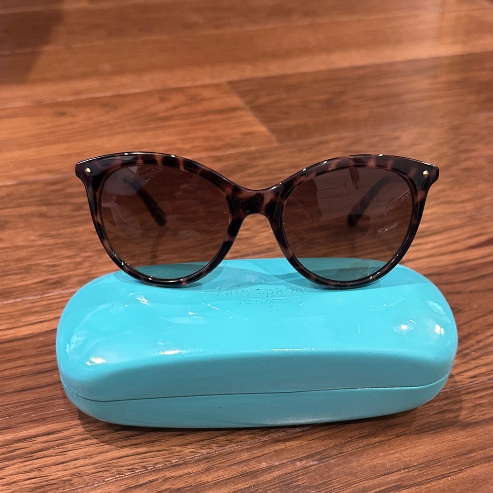 Tortoiseshell Cat-Eye Sunglasses - Brown Lenses